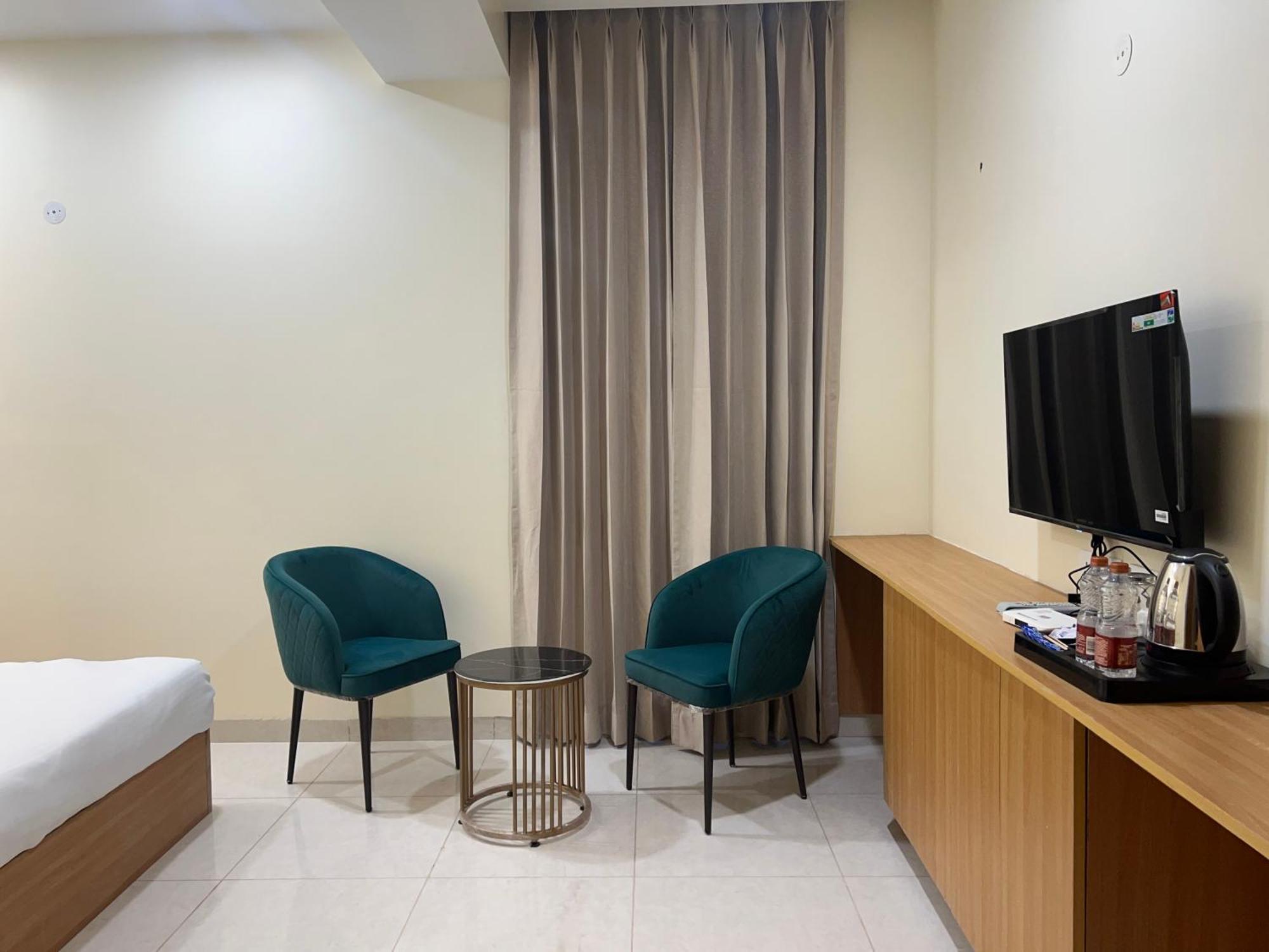 The Blue Vista Hotel Greater Noida Bagian luar foto