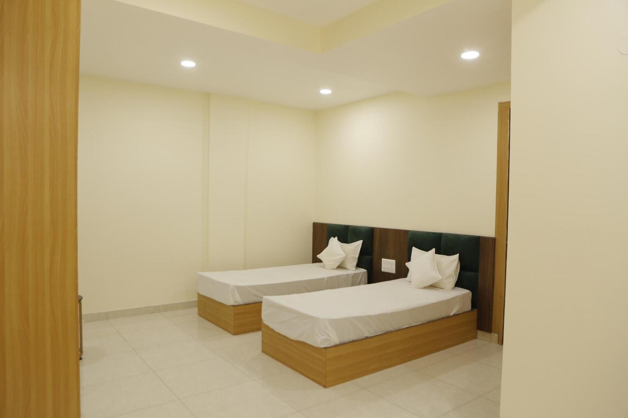 The Blue Vista Hotel Greater Noida Bagian luar foto