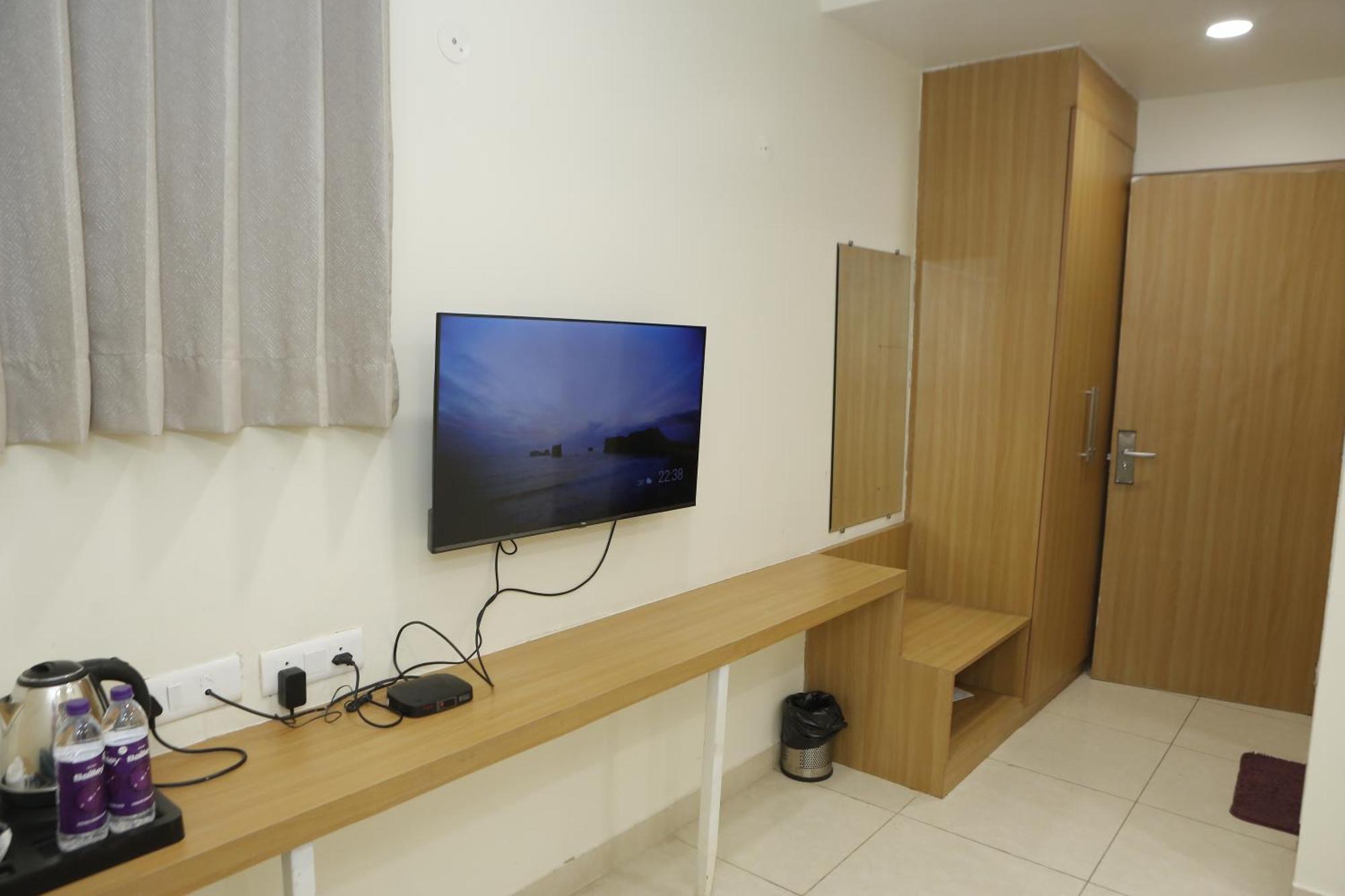 The Blue Vista Hotel Greater Noida Bagian luar foto