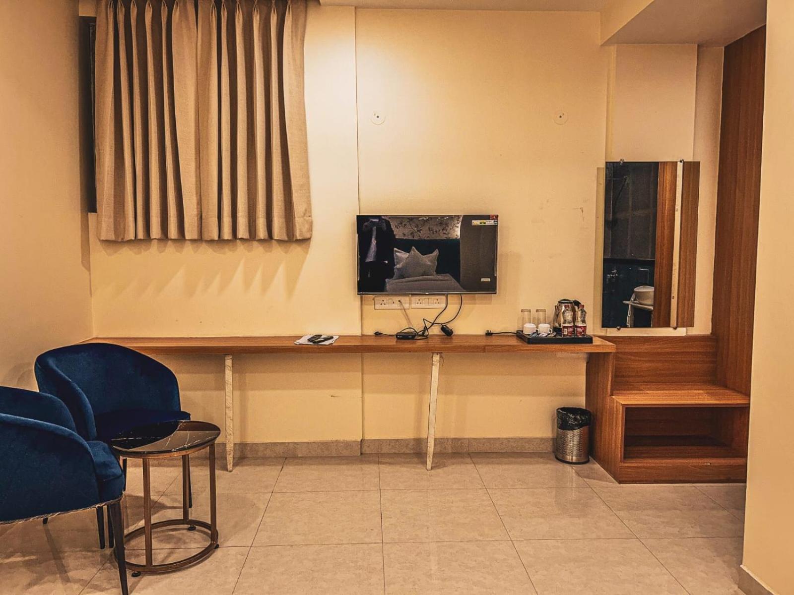 The Blue Vista Hotel Greater Noida Bagian luar foto