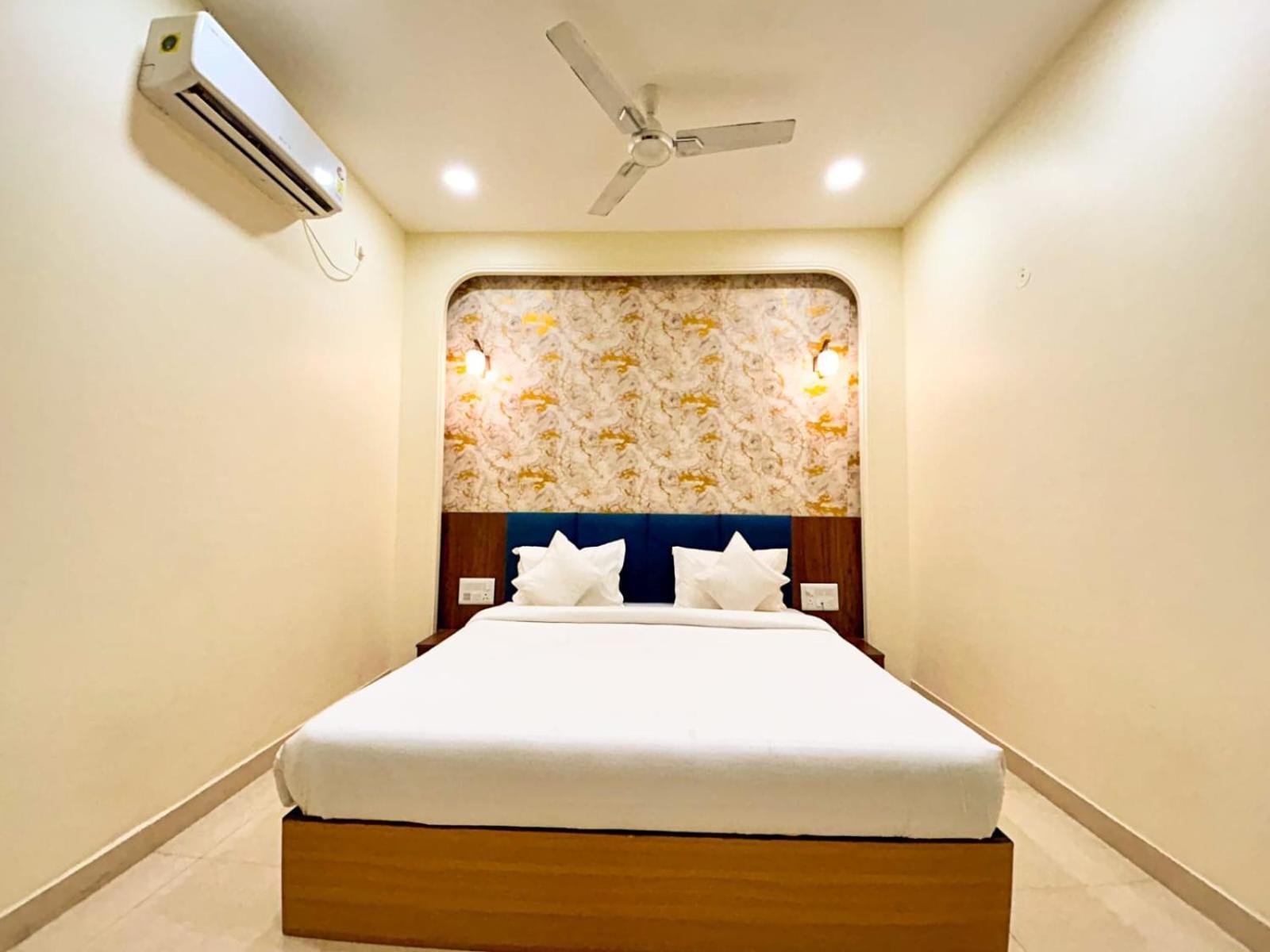 The Blue Vista Hotel Greater Noida Bagian luar foto